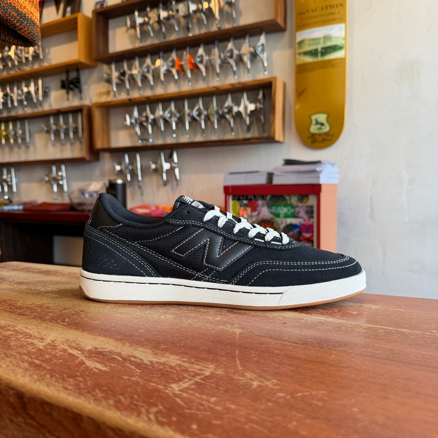 NB Numeric - 440 v2 Black/White