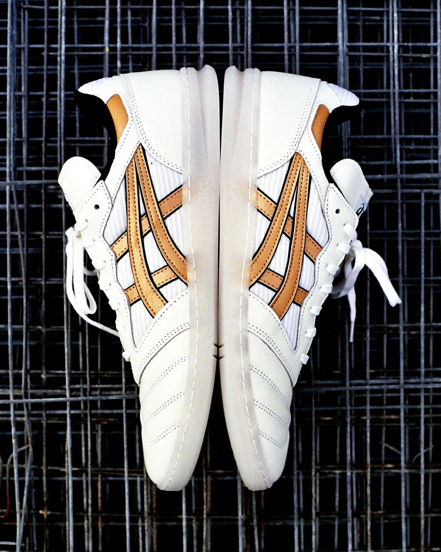 Asics - Leggerezza White/Pure Gold