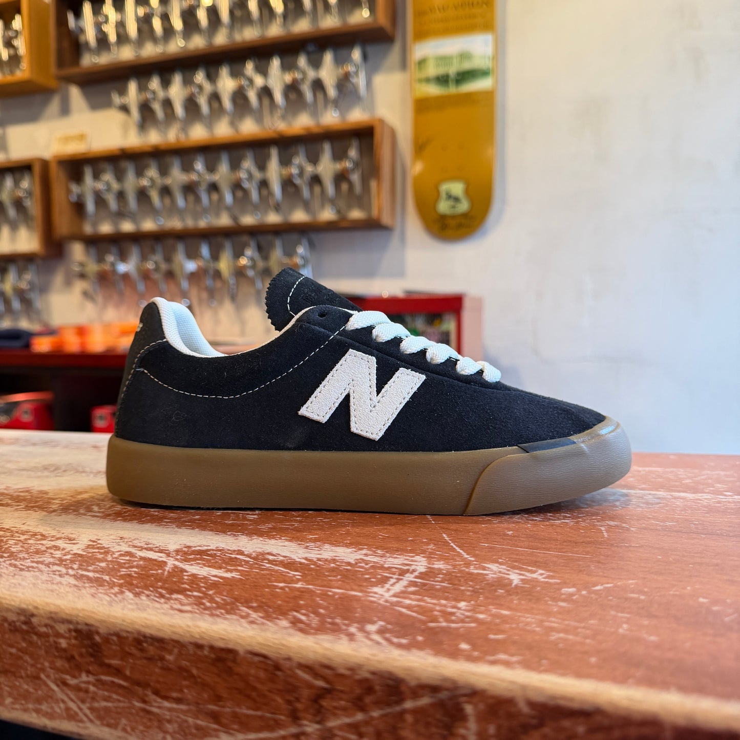NB Numeric - 22 Black/White