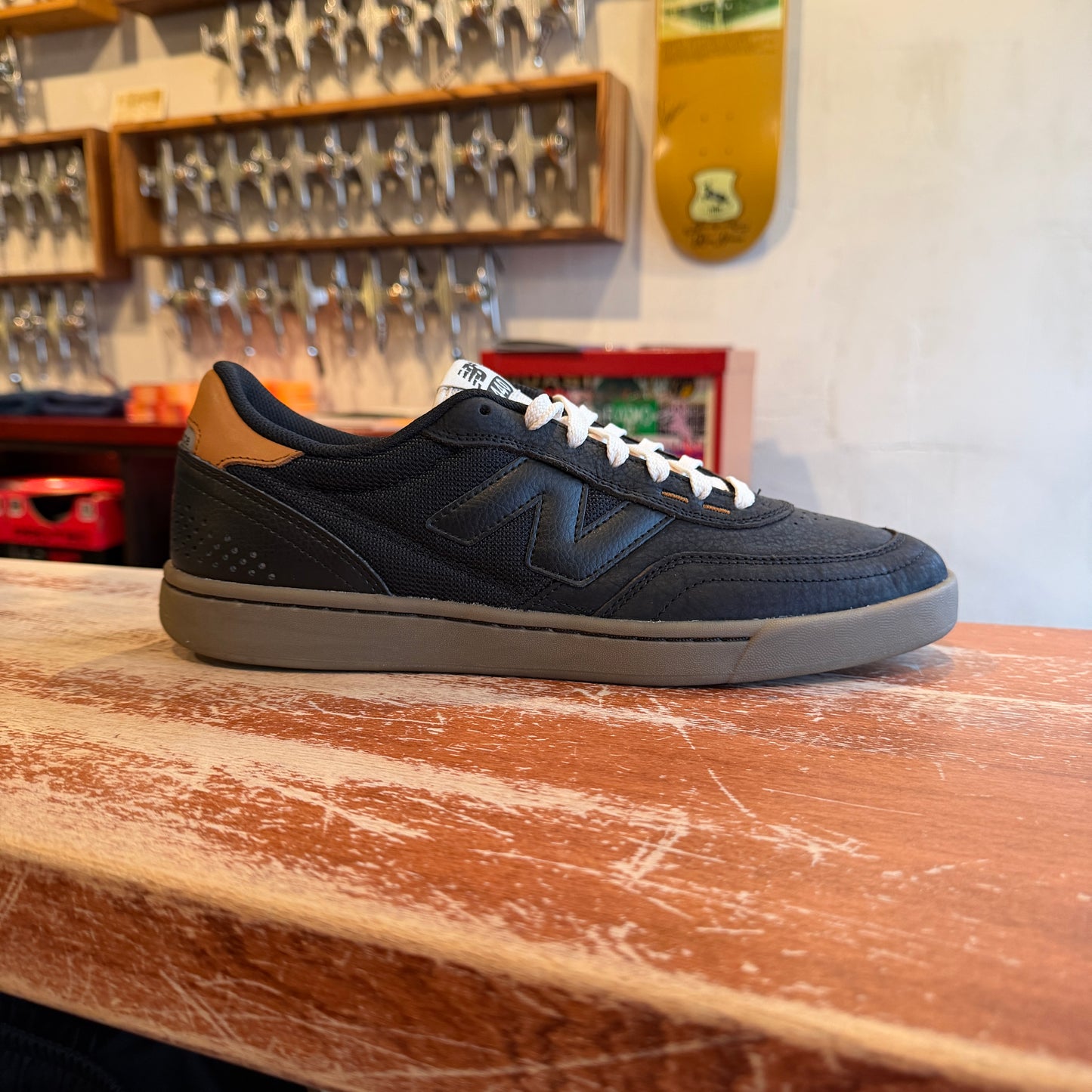 NB Numeric - 440 V2 Black/Gum