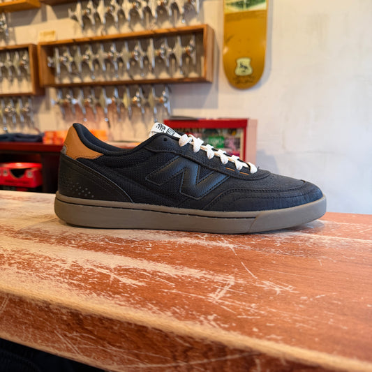NB Numeric - 440 V2 Black/Gum
