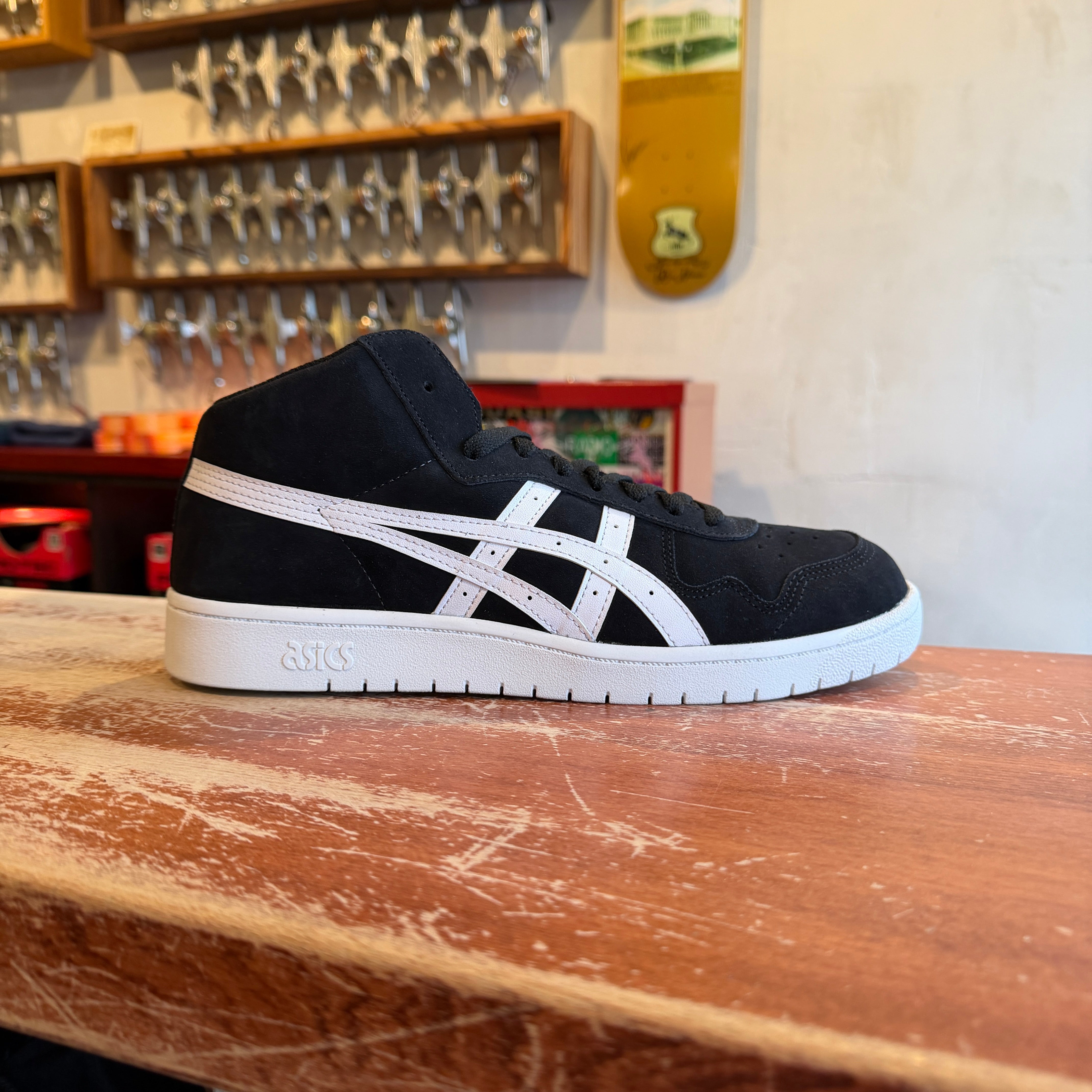 Asics - Japan Pro Mid Black/White – Radio Skateshop