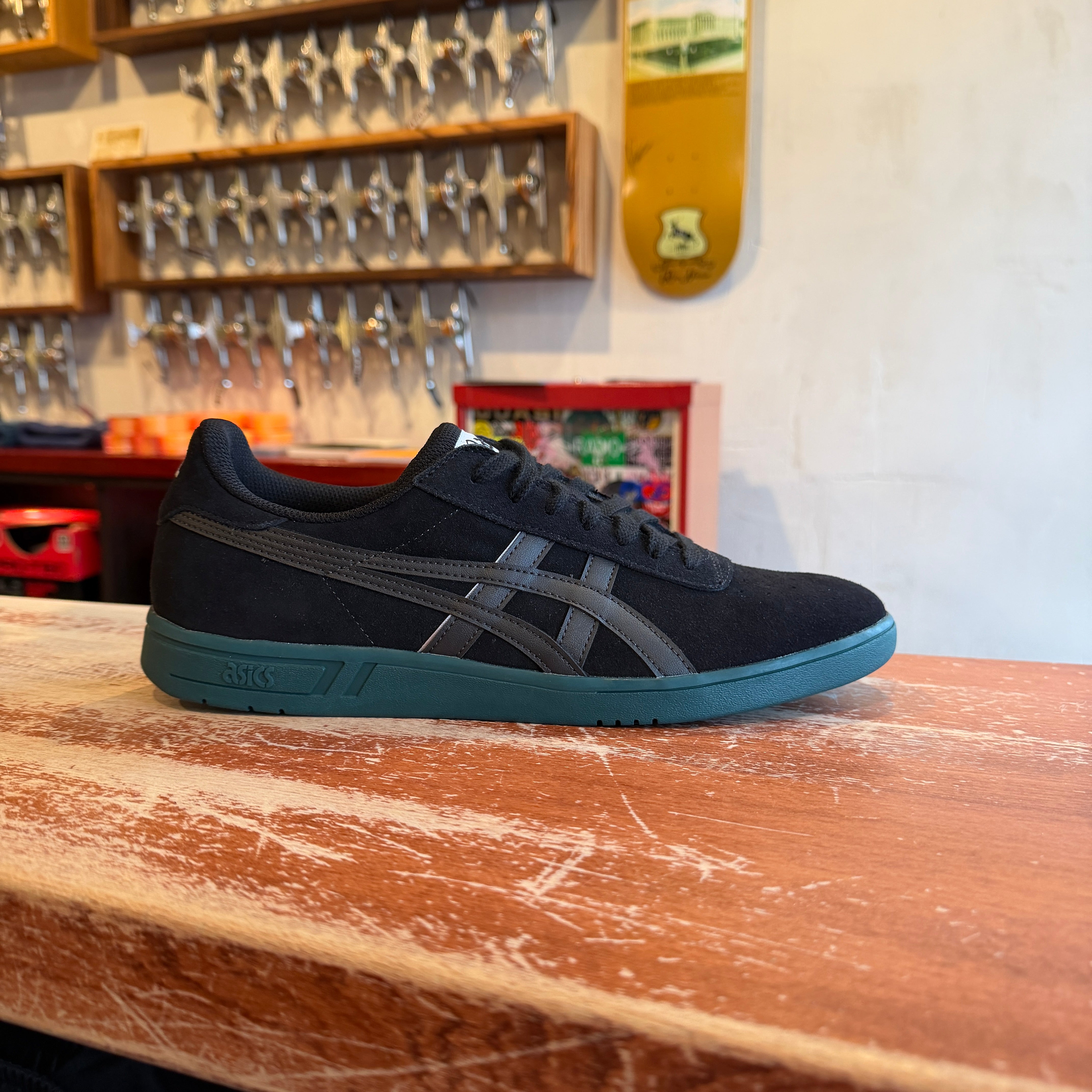 Asics - GEL-Vickka Pro Black/Graphite Grey – Radio Skateshop